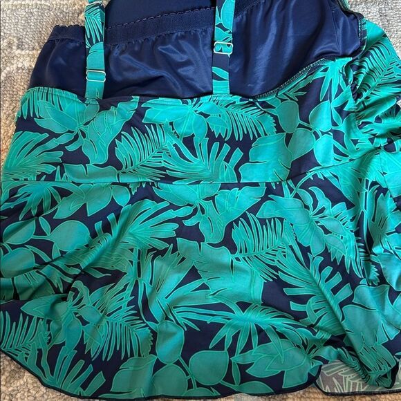 Land’s End Plus flutter Tankini Top soft cup Ombre' green navy Palm print 2X - Picture 7 of 8
